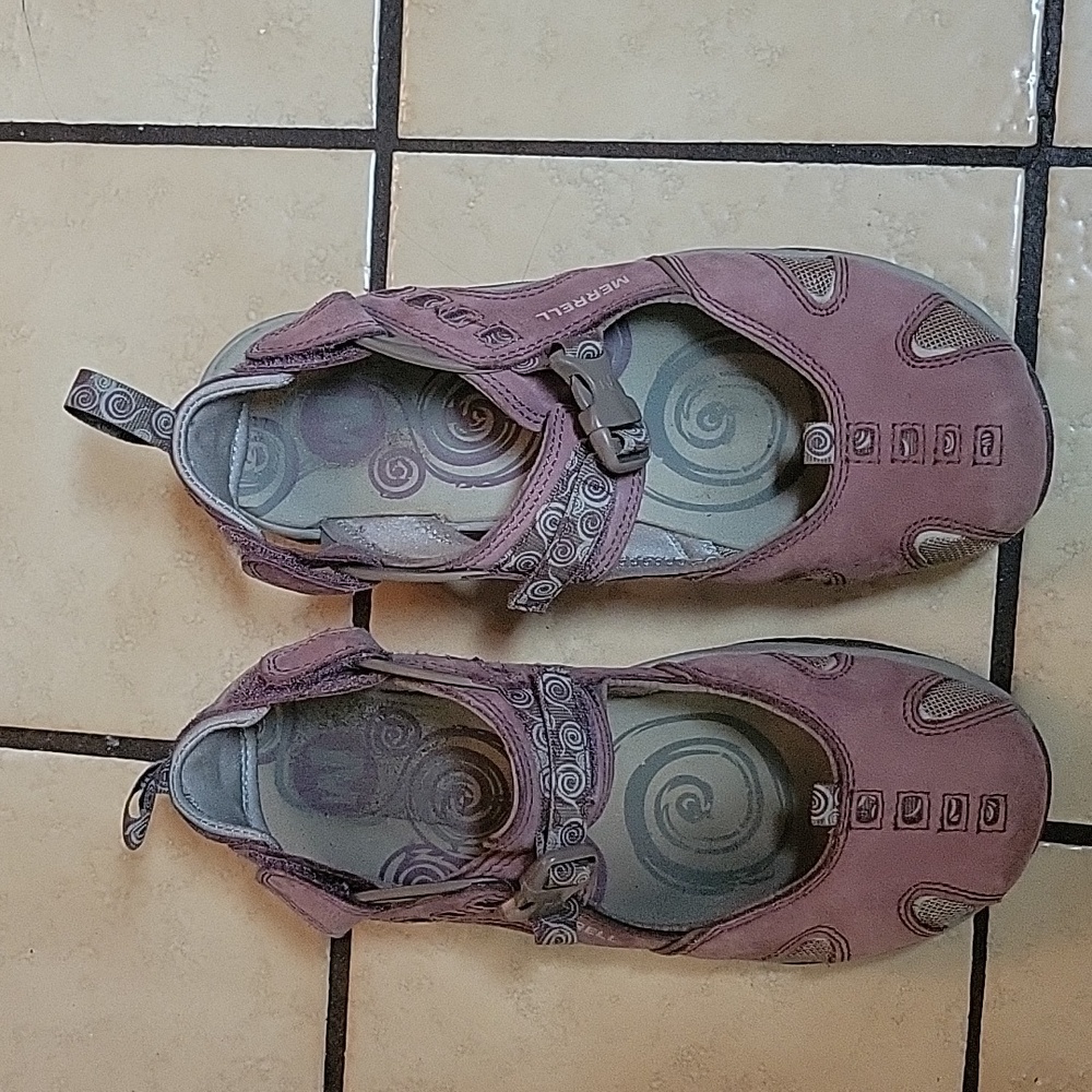 Merrell hybrid shoe/sandles size 8